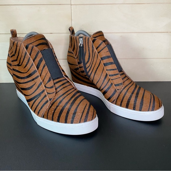 Paolo Women’s Tan & Black Zebra Stripe Wedge Sneaker - Picture 12 of 12